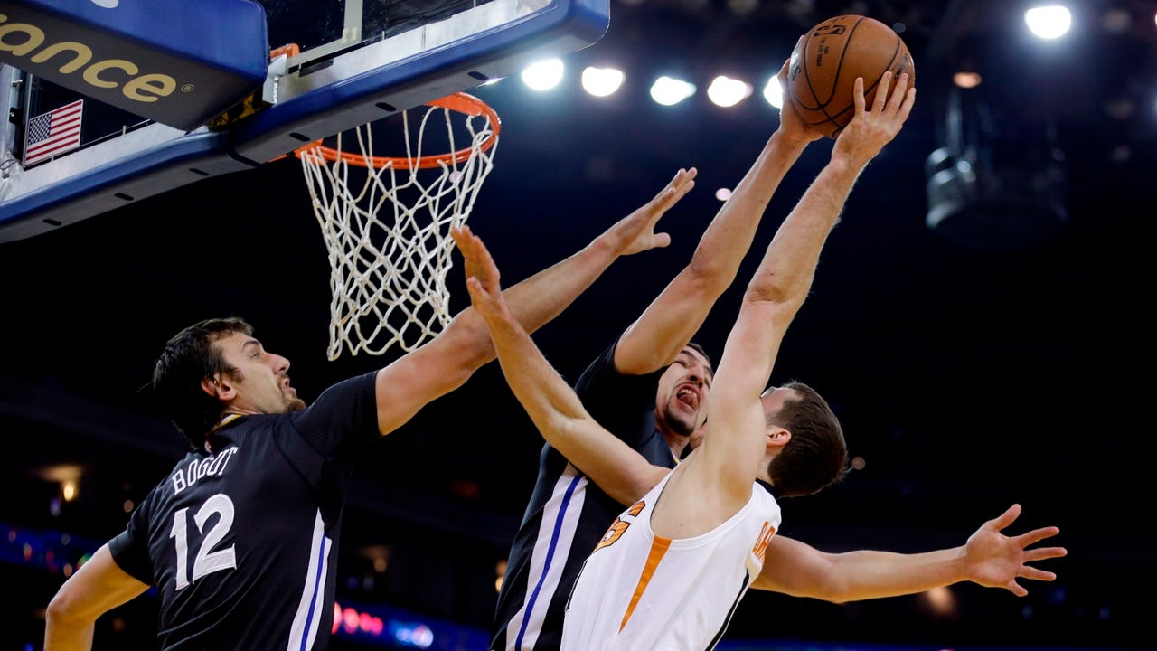 Warriors brush back Suns' challenge